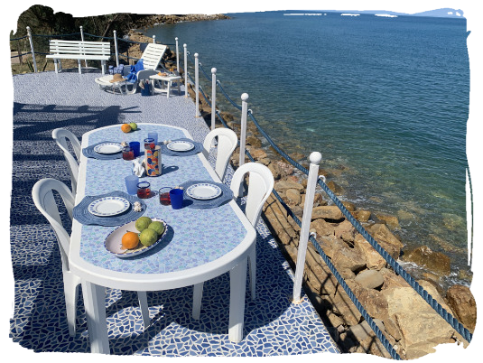 Villa Delfino Blu a Santo Stefano di Camstra con acceso diretto al mare.